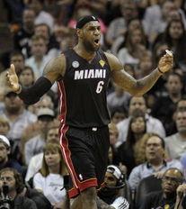 搞笑詹姆斯图片,笑翻全场，篮球场上的“喜剧之王”