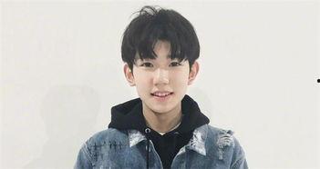 王源和女朋友亲吻照片,甜蜜亲吻照曝光引网友热议