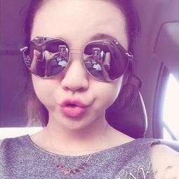 墨镜金链子王健林搞笑,搞笑演绎商业大佬的时尚风采